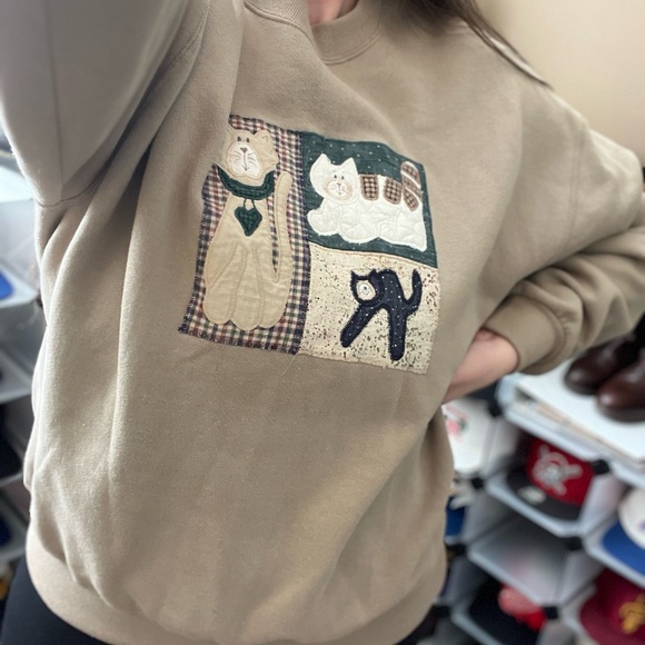 Vintage Embroidered Cat Crewneck, Womens XL, Brown/Tan Patchwork Graphics - Picture 8 of 10